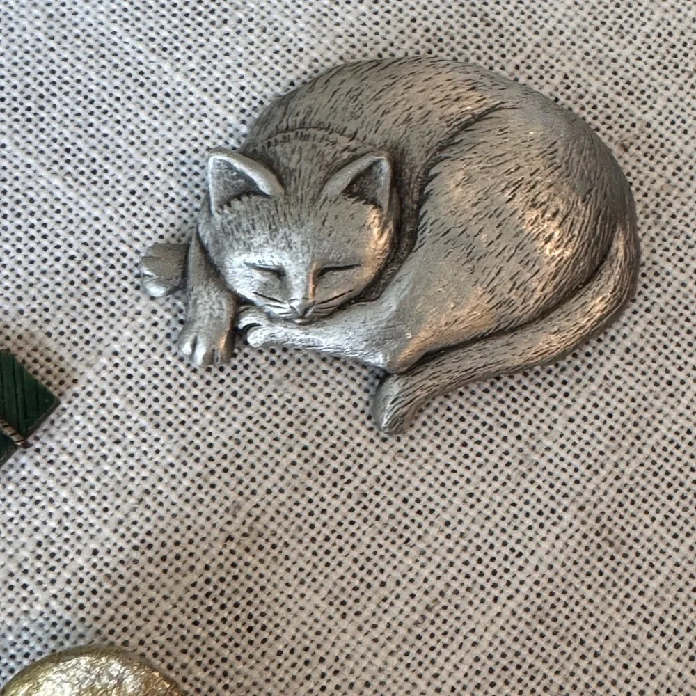 Sisters 2007 Cat Pin & JJ Cat Pins